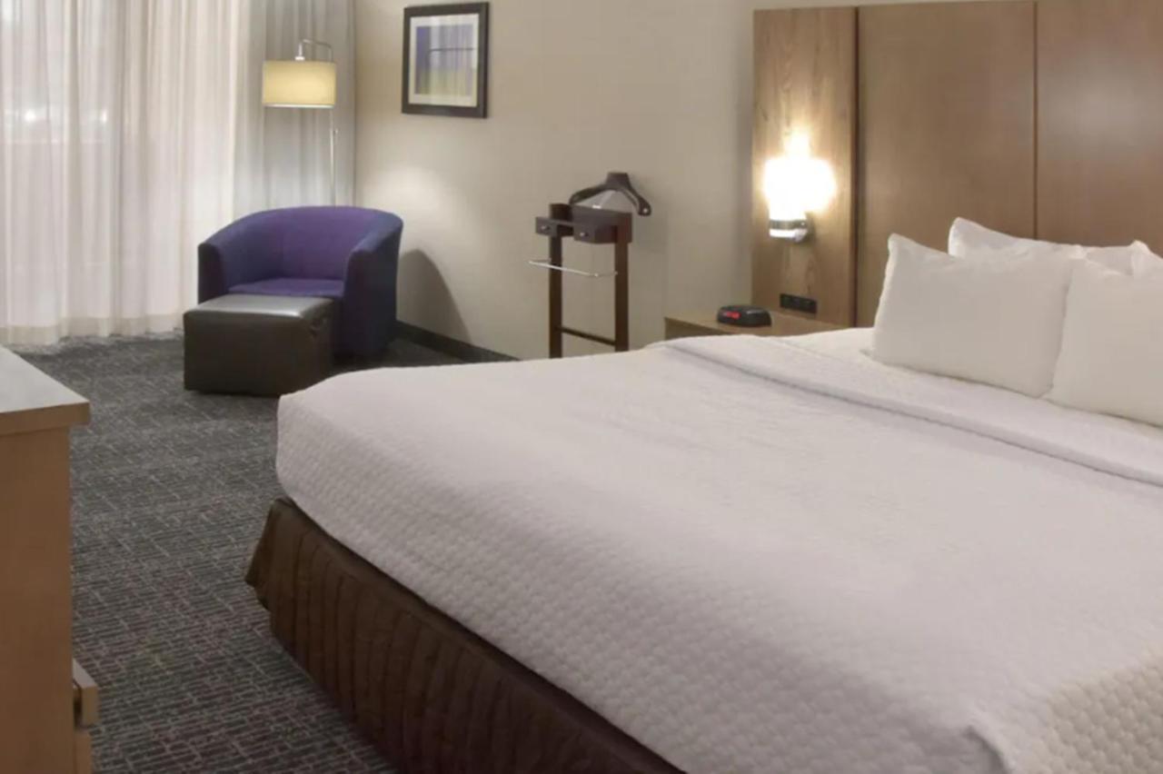 Crowne Plaza Cleveland Airport By Ihg Hotell Middleburg Heights Exteriör bild