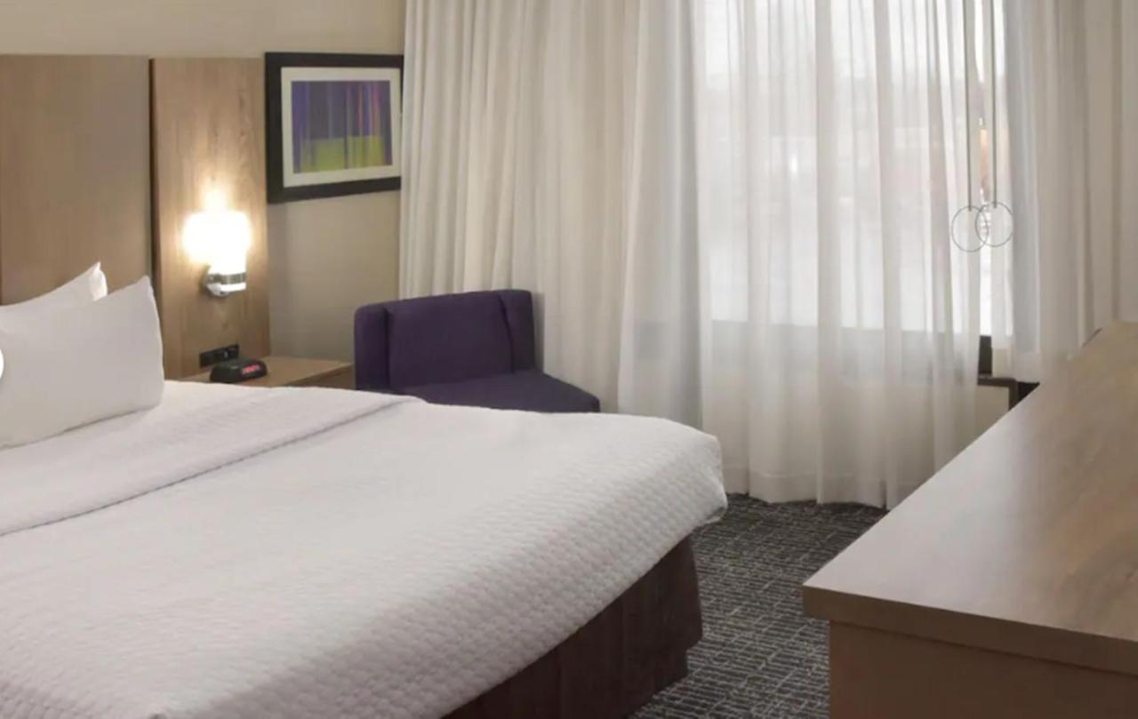 Crowne Plaza Cleveland Airport By Ihg Hotell Middleburg Heights Exteriör bild