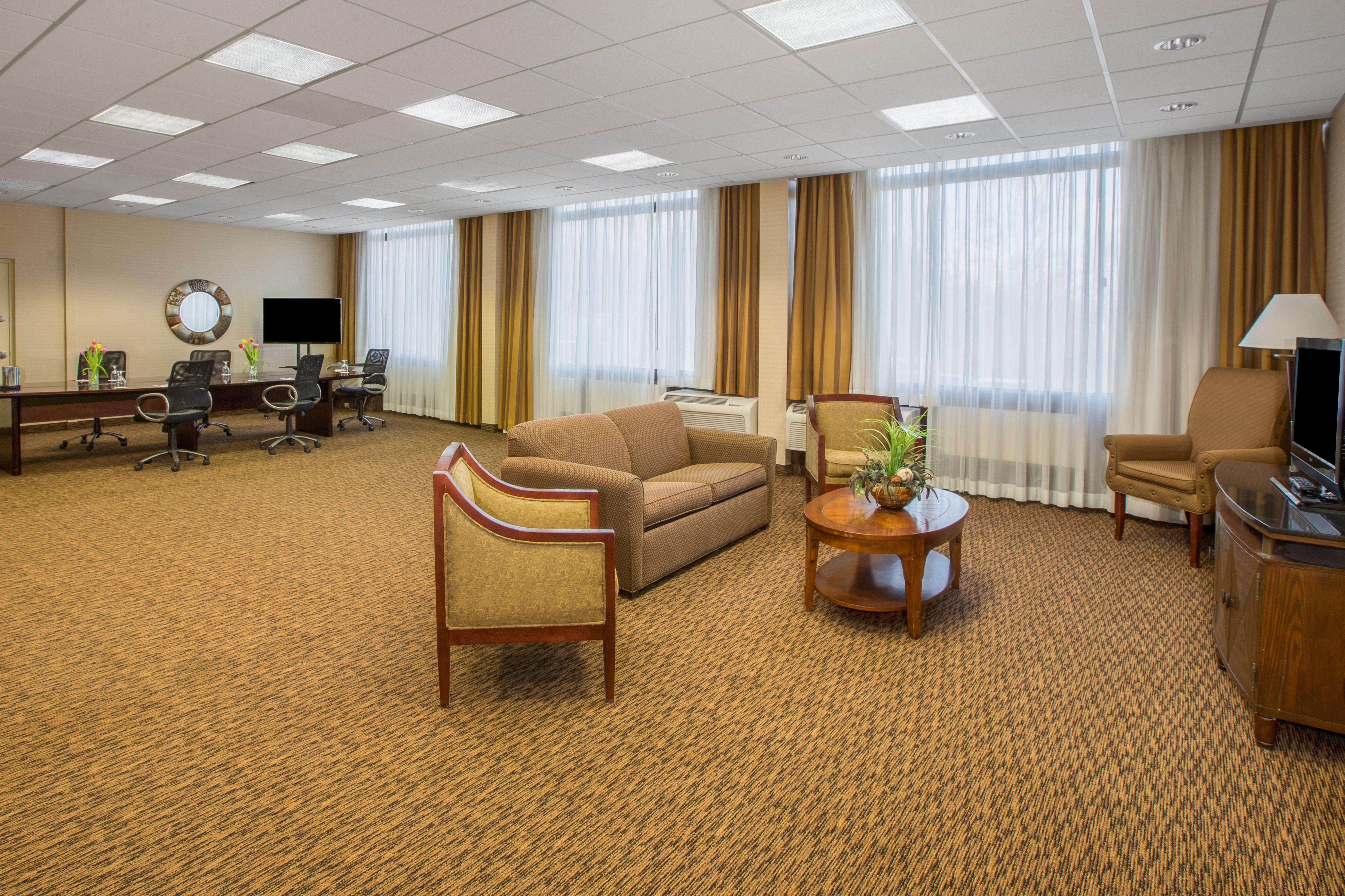 Crowne Plaza Cleveland Airport By Ihg Hotell Middleburg Heights Exteriör bild