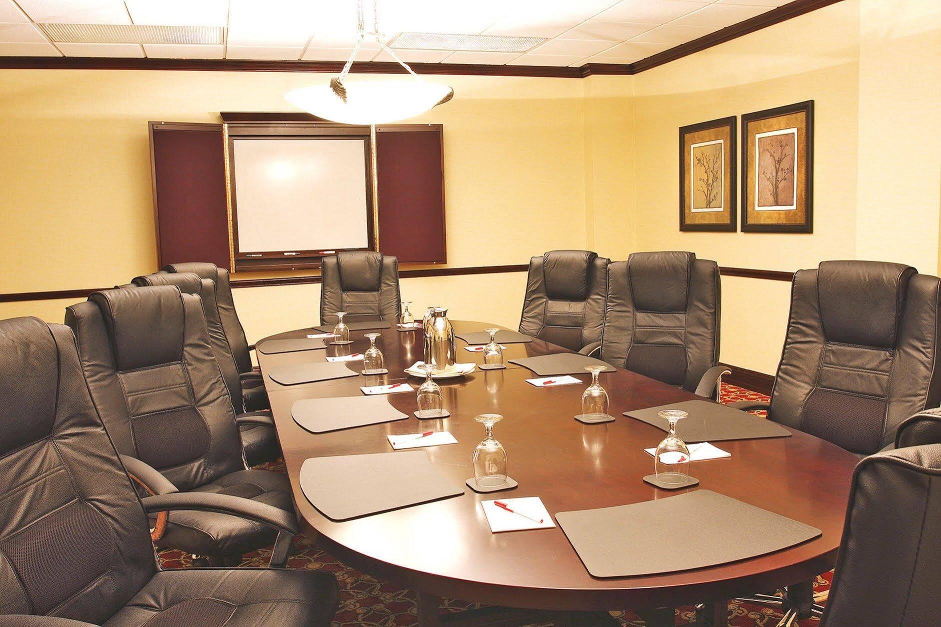 Crowne Plaza Cleveland Airport By Ihg Hotell Middleburg Heights Exteriör bild